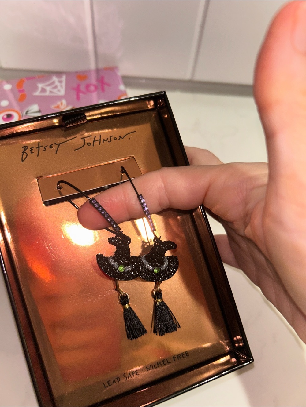 Betsey Johnson WITCH HAT BROOM SHEPHERD HOOK EARRING PINK NIB/NWT - Picture 8 of 10